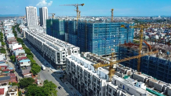 Dự án Khu nhà ở xã hội Tổng kho 3 Lạc Viên (phường Ngô Quyền, Hải Phòng) là dự án nhà ở xã hội quy mô lớn với tổng số 4.456 căn hộ, đang được tập trung thi công. (Ảnh: XUÂN TRƯỜNG)