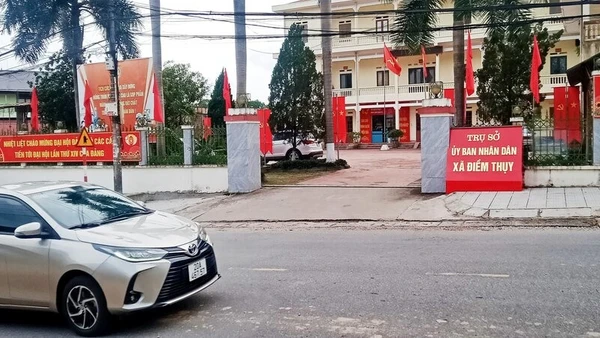 Để tạo thuận lợi cho người dân, xã Điềm Thụy tổ chức hai điểm tiếp nhận và trả kết quả giải quyết thủ tục hành chính ở trụ sở xã Điềm Thụy và ở trụ sở xã Nga My cũ.