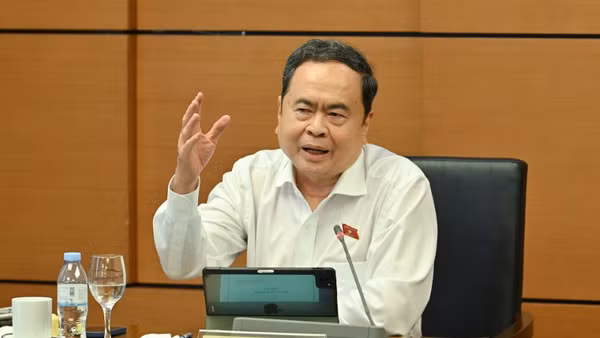 Chủ tịch Quốc hội cho rằng giải pháp đầu tiên, có tính chất mở đường là phải đột phá mạnh mẽ về thể chế để tháo điểm nghẽn cho sản xuất, kinh doanh và huy động mọi nguồn lực xã hội. (Ảnh: THỦY NGUYÊN)