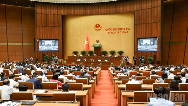 Quốc hội làm việc tại hội trường. (Ảnh: DUY LINH)