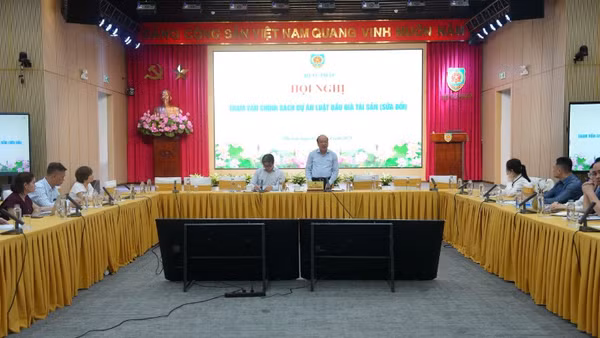 Thứ trưởng Tư pháp Phan Chí Hiếu phát biểu tại hội nghị. (Ảnh: TL)