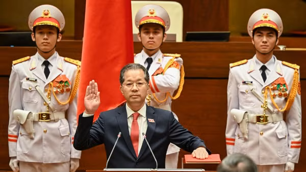 Chánh án Tòa án nhân dân tối cao Nguyễn Văn Quảng tuyên thệ nhậm chức. (Ảnh: DUY LINH)