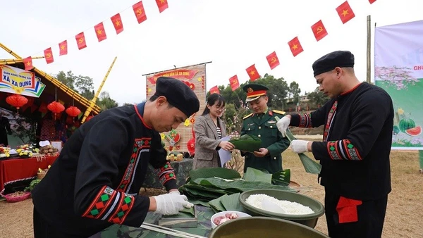 Trong những ngày vui của bản làng, bà con các dân tộc ở Điện Biên thường làm các món truyền thống của dân tộc mình.