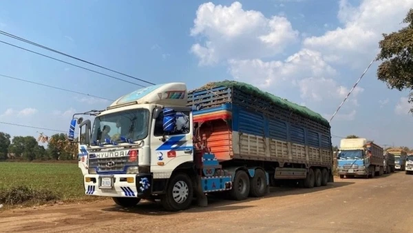 Xe hàng hóa ở cửa khẩu Tây Ninh. (Ảnh: chinhphu.vn)