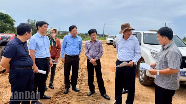 Phó Chủ tịch Ủy ban nhân dân tỉnh Lâm Đồng Nguyễn Minh đã đi kiểm tra các dự án.