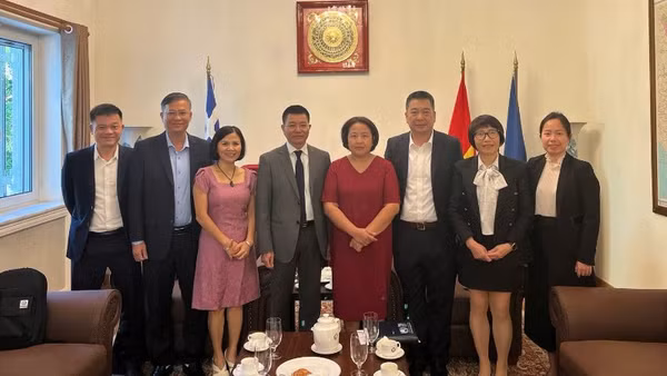 Đoàn công tác của Kho bạc Nhà nước, Bộ Tài chính làm việc với Đại sứ quán Việt Nam tại Hy Lạp. (Ảnh: Đại sứ quán Việt Nam tại Hy Lạp)