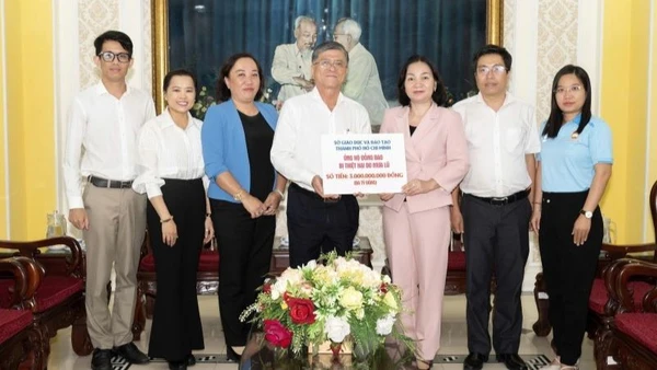 Quang cảnh buổi tiếp nhận.