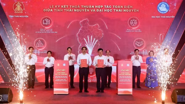 Lãnh đạo tỉnh Thái Nguyên và Đại học Thái Nguyên ký thỏa thuận hợp tác toàn diện.