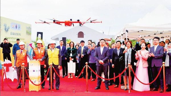 Bệnh viện đa khoa Đức Giang (Hà Nội) chính thức ứng dụng UAV trong vận chuyển mẫu bệnh phẩm, thuốc và vật tư y tế.