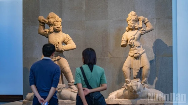 Phòng trưng bày Đồng Dương tại Bảo tàng Điêu khắc Chăm Đà Nẵng.