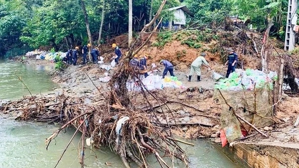 Bùn thải tràn ra môi trường sau sự cố sạt lở đập chắn bãi thải quặng đuôi số 1 đã được thu gom, nạo vét, bảo quản.