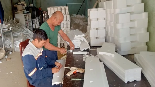 Nhà máy Cơ khí Sơn Cẩm khôi phục sản xuất sau lũ để có doanh thu trả nợ linh kiện, thiết bị thay thế.