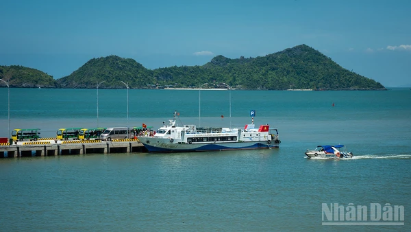 Đảo Cát Bà - Thiên đường biển đảo xanh.