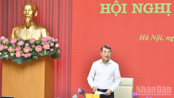 Đồng chí Lê Minh Hưng, Ủy viên Bộ Chính trị, Bí thư Đảng ủy Chính phủ, Thủ tướng Chính phủ, chủ trì Hội nghị lần thứ nhất Ban Chấp hành Đảng bộ Chính phủ, nhiệm kỳ 2025-2030. (Ảnh: THANH GIANG)