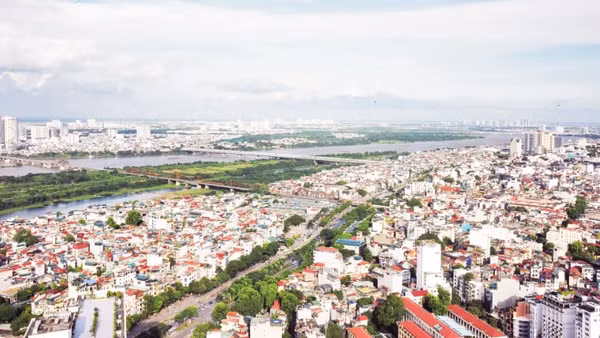 Khu vực ven sông Hồng sẽ được chỉnh trang, quy hoạch theo hướng hiện đại, có bản sắc văn hóa. (Ảnh: TRẦN HẢI)
