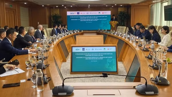 Lễ công bố hoàn tất giải ngân khoản vay dành cho Chương trình hỗ trợ doanh nghiệp siêu nhỏ, nhỏ và vừa (MSMEs) tại khu vực nông thôn, trong khuôn khổ Tài chính đầu tư khu vực tư nhân của JICA, Hà Nội, ngày 13/4/2026. (Ảnh: VGP/Kim Anh)