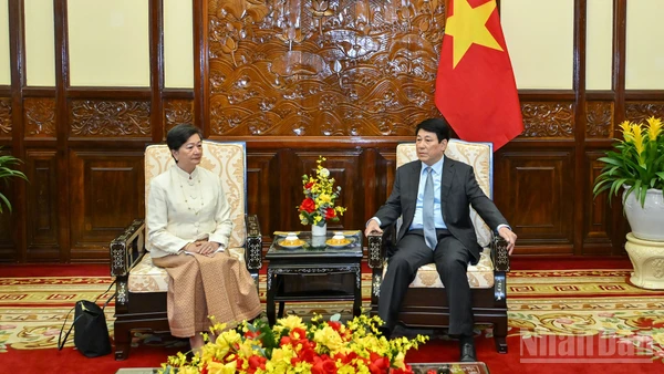 Chủ tịch nước Lương Cường tiếp Đại sứ Campuchia tại Việt Nam Chea Kimtha.