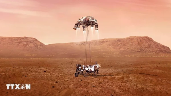 Tàu thám hiểm Perseverance của NASA hạ cánh xuống sao Hỏa. (Ảnh: THX/TTXVN)