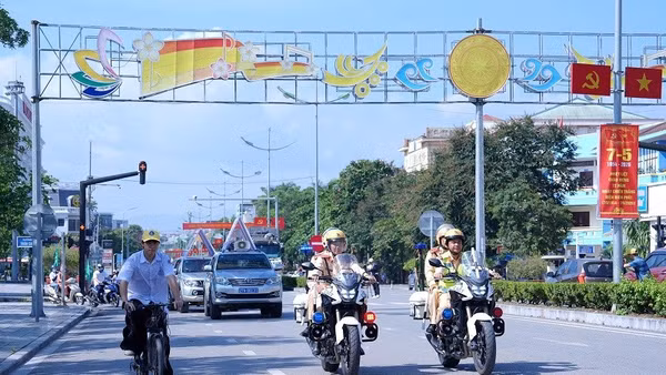 Hưởng ứng Ngày Thế giới không thuốc lá (31/5) và Tuần lễ Quốc gia không thuốc lá năm 2026 do tỉnh Điện Biên tổ chức, hàng nghìn người là cán bộ, học sinh, nhân dân đã diễu hành qua các tuyến phố với khẩu hiệu "không hút thuốc lá, để bảo vệ sức khỏe nhân dân".