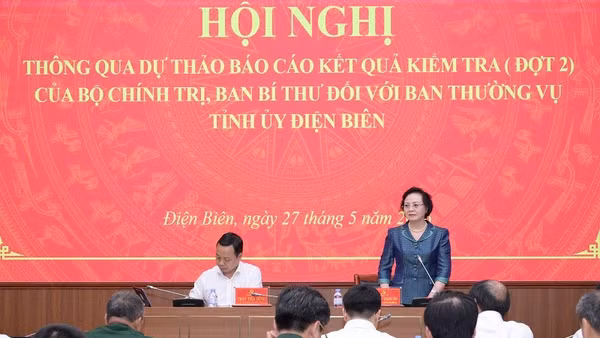 Phó Thủ tướng Phạm Thị Thanh Trà chủ trì hội nghị thông qua dự thảo báo cáo kết quả kiểm tra (đợt 2) của Bộ Chính trị, Ban Bí thư đối với Ban Thường vụ Tỉnh ủy Điện Biên. (Ảnh: MAI GIÁP)