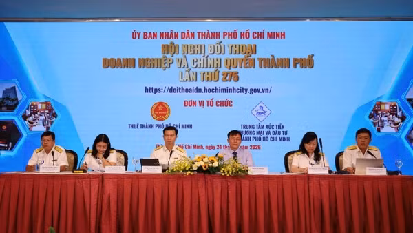 Các đại biểu chủ trì buổi đối thoại.