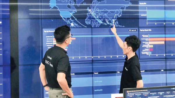 Trung tâm giám sát và điều hành an ninh mạng (SOC) của CyRadar.