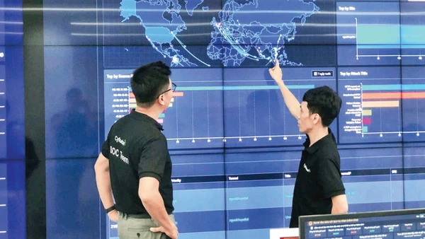 Trung tâm giám sát và điều hành an ninh mạng (SOC) của CyRadar.