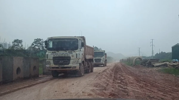 Trên địa bàn tỉnh Thái Nguyên, vốn đầu tư vào hạ tầng giao thông, công nghiệp, thương mại, dịch vụ chiếm phần lớn trong tổng vốn đầu tư toàn xã hội.