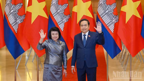 Chủ tịch Quốc hội Trần Thanh Mẫn và Chủ tịch Quốc hội Campuchia Samdech Khuon Sudary.
