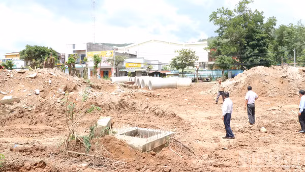 Dự án đường N26 vướng mắc chủ yếu liên quan công tác bồi thường, hỗ trợ, tái định cư và giải phóng mặt bằng. (Ảnh: THANH HẢI)