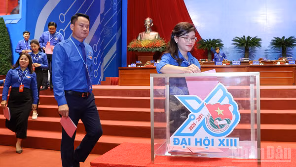 Các đại biểu bỏ phiếu bầu Ban Chấp hành Trung ương Đoàn khóa XIII (nhiệm kỳ 2026-2031).