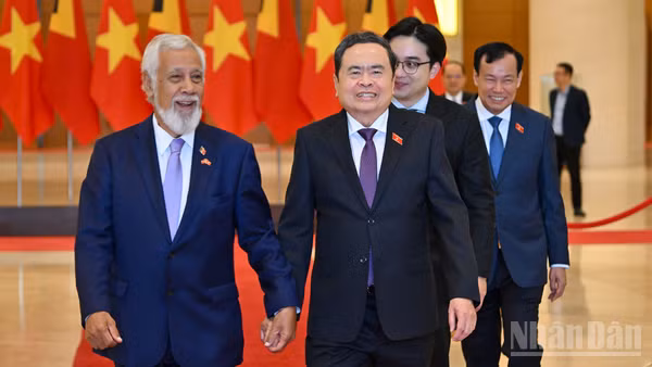 Chủ tịch Quốc hội Trần Thanh Mẫn và Thủ tướng Timor-Leste Kay Rala Xanana Gusmao.