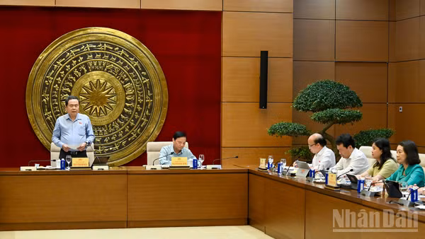 Chủ tịch Quốc hội Trần Thanh Mẫn phát biểu chỉ đạo tại cuộc làm việc với Thường trực Ủy ban Pháp luật và Tư pháp.