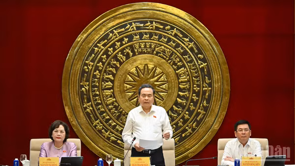 Chủ tịch Quốc hội Trần Thanh Mẫn cùng các Phó Chủ tịch Quốc hội Nguyễn Thị Hồng và Nguyễn Hồng Diên chủ trì, điều hành cuộc làm việc.