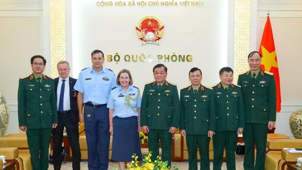 Các đại biểu tại buổi tiếp.