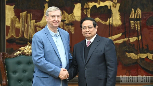 Thủ tướng Phạm Minh Chính và Chủ tịch Tập đoàn AFK Sistema Vladimir Petrovich Evtushenkov.