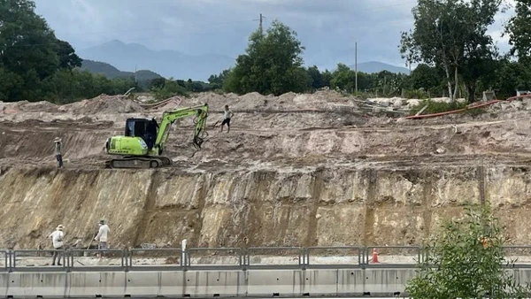 Đơn vị đang thi công tại Km215.