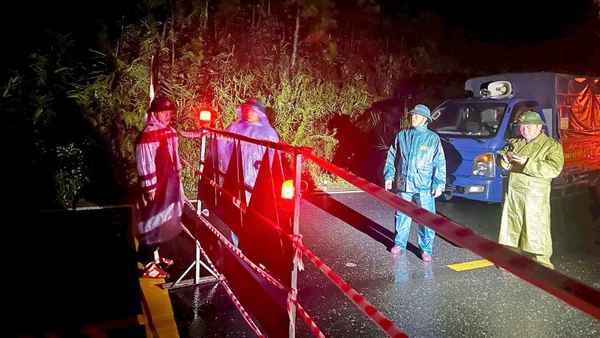 Lực lượng chức năng phong tỏa hiện trường.