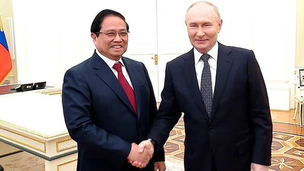 Thủ tướng Phạm Minh Chính hội kiến Tổng thống Nga Vladimir Putin. (Ảnh: TTXVN)