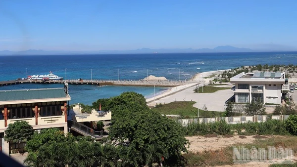 Cảng Bến Đình chính thức được tiếp nhận tàu thuyền trong nước và ngoài nước ra vào hoạt động bốc dỡ hàng hóa, đón trả hành khách.