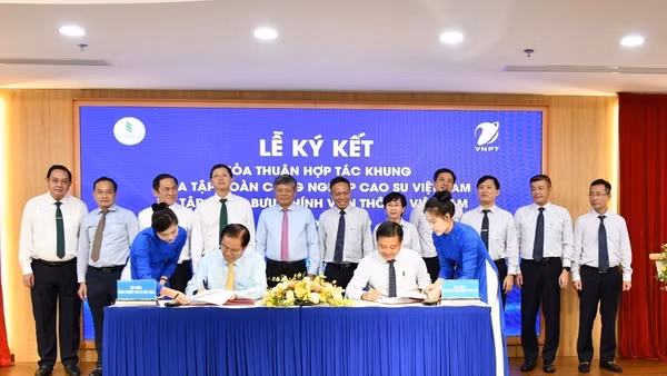 Đại diện VNPT và VRG ký kết thỏa thuận hợp tác khung giai đoạn 2026-2030. (Ảnh: VNPT)