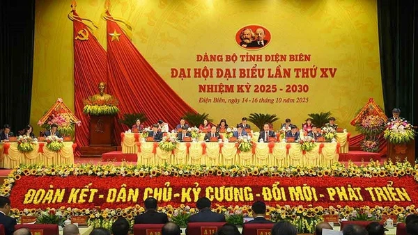 Thanh Hóa Thực Hiện Thắng Lợi Nhiệm Vụ Then Chốt, Trọng Tâm Đoàn Chủ Tịch Điều Hành Đại Hội Đảng Bộ Tỉnh Điện Biên Lần Thứ 15 Gồm 17 Đồng Chí; Đoàn Thư Ký Gồm 3 Đồng Chí.