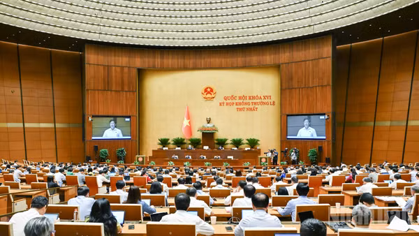 Quốc hội họp phiên toàn thể tại Hội trường. (Ảnh: DUY LINH)
