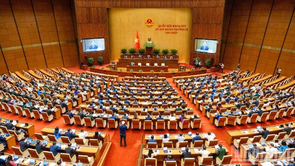 Quốc hội làm việc tại hội trường nghe Tờ trình và Báo cáo thẩm tra Dự án Luật Phổ biến, giáo dục pháp luật (sửa đổi). (Ảnh: THỦY NGUYÊN)