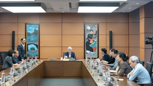 Đại biểu Quốc hội thảo luận tại tổ về Dự án Luật Tiết kiệm, chống lãng phí (sửa đổi). (Ảnh: QH)