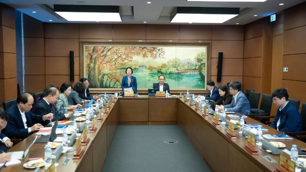 Đại biểu Quốc hội thảo luận tại tổ về dự án Luật sửa đổi, bổ sung một số điều của Luật Sở hữu trí tuệ. (Ảnh: QH)