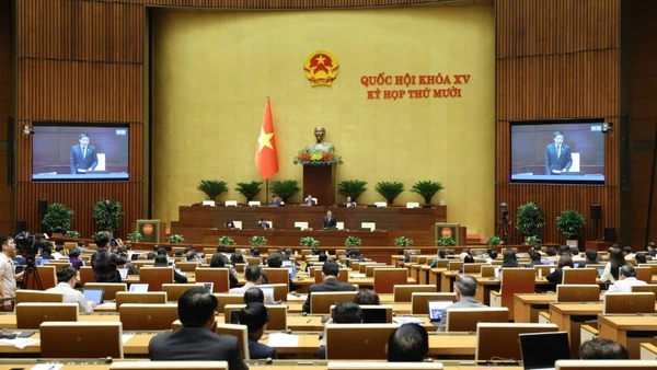 Quốc hội làm việc tại hội trường sáng 18/11. (Ảnh: DUY LINH)