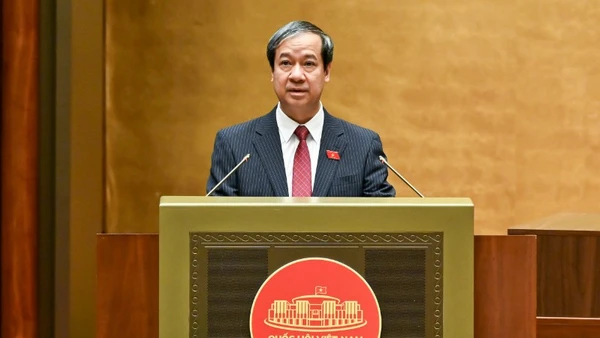 Bộ trưởng Giáo dục và Đào tạo Nguyễn Kim Sơn trình bày Tờ trình về chủ trương đầu tư Chương trình mục tiêu quốc gia hiện đại hóa, nâng cao chất lượng giáo dục và đào tạo giai đoạn 2026-2035. (Ảnh: DUY LINH)