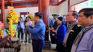 Đồng chí Nguyễn Trọng Nghĩa thăm các điểm di tích quốc gia đặc biệt tại Bình Phước