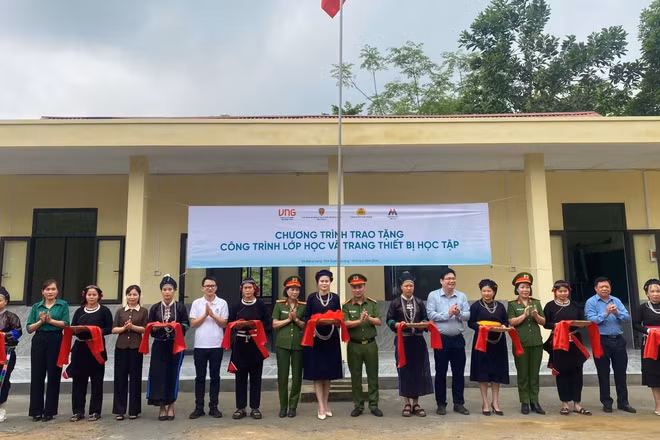 Lễ bàn giao công trình điểm trường tại xã Thôn Khun, Bằng Lang.